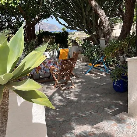 度假居 Il Giardino Della Falena 法维尼亚纳